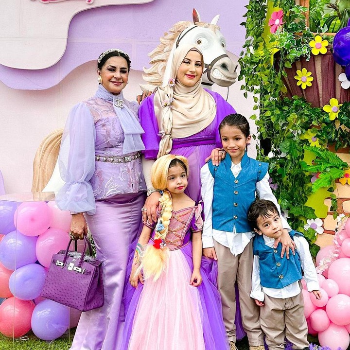 <p>Tasyi Athasyia selalu totalitas saat merayakan ulang tahun anak-anaknya. Ketika anak perempuannya Noora berulang tahun, Tasyi pun merayakan pesta mewah bertema Tangled. (Foto: Instagram: @tasyiiathasyia)</p>