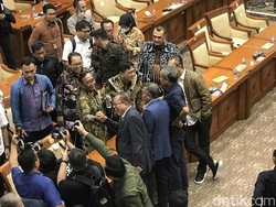 Momen Benny Harman-Arsul Sani-Mahfud Salaman Usai Rapat Panas Rp 349 T