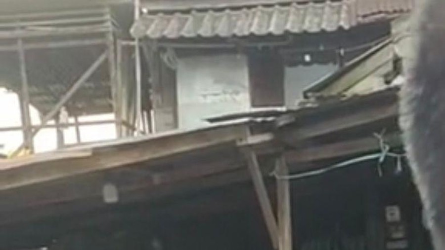 Rumah Gubuk Kayu Natasha Wilona