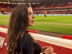 Sosok Guru Bahasa Pemain Bola Ini Bikin WAGs Cemburu karena Kecantikannya