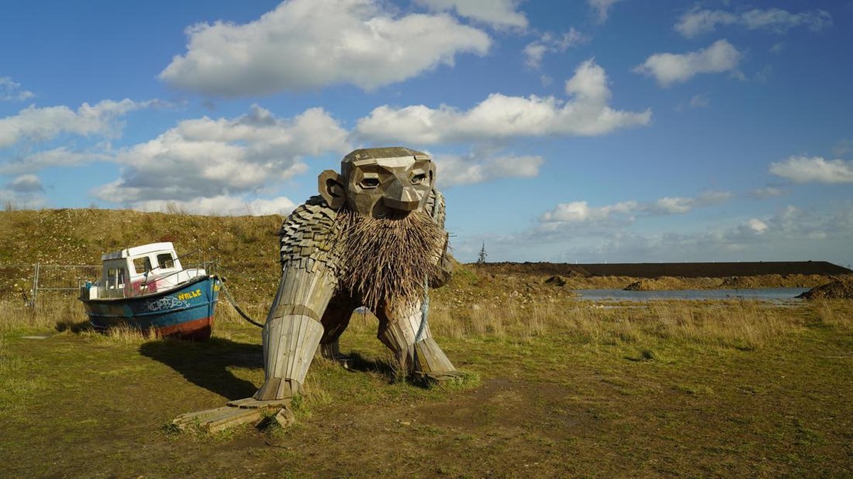 FOTO: Berburu Boneka Troll ala Seniman Denmark