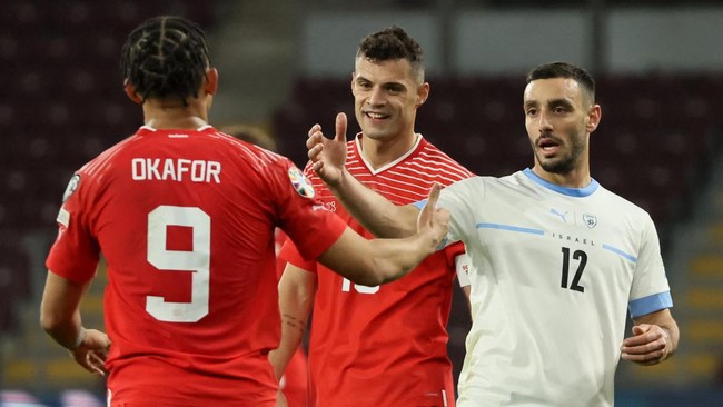 Timnas Israel dan Spanyol kompak menelan kekalahan dari lawannya masing-masing pada Kualifikasi Euro 2024, Rabu (29/3) dini hari WIB.