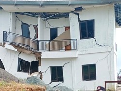 Horor Tanah Bergerak di Bogor Bikin Vila Rusak dan 1 Km Jalan Retak