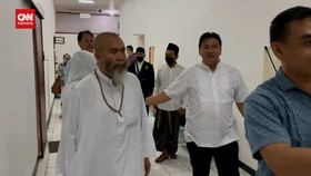 VIDEO: Syekh Puji Datangi Polda Jateng Soal Pernikahan Di Bawah Umur