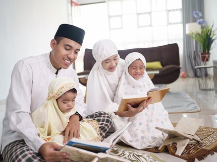 3 Amalan agar Anak Cerdas, Baca Al-Qur'an hingga Ajak Bersedekah