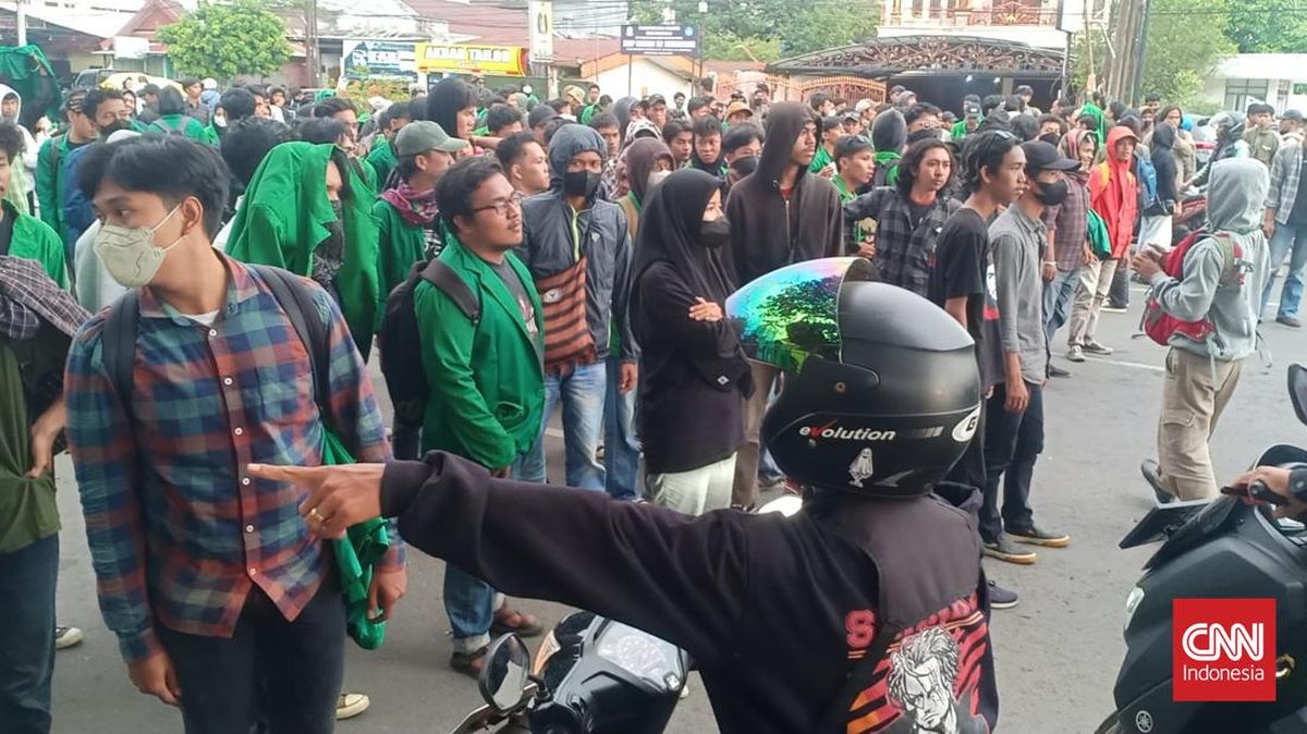 Mahasiswa UNM Demo Tolak Plh Rektor dari Kampus Lain