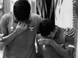 Foto Hitam Putih PSSI untuk Sepakbola Indonesia yang Berduka
