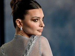 Emily Ratajkowski Pemotretan Pakai Celana Kedodoran, Dituding Fatfobia