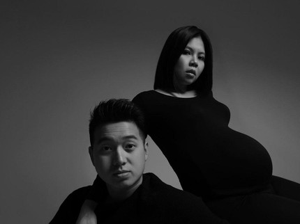 7 Potret Greysia Polii Photoshoot Kehamilan, Pamer Perut Buncit Bareng Suami