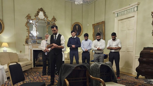 FOTO: Sosok Humza Yousaf Muslim Pertama yang Pimpin Skotlandia