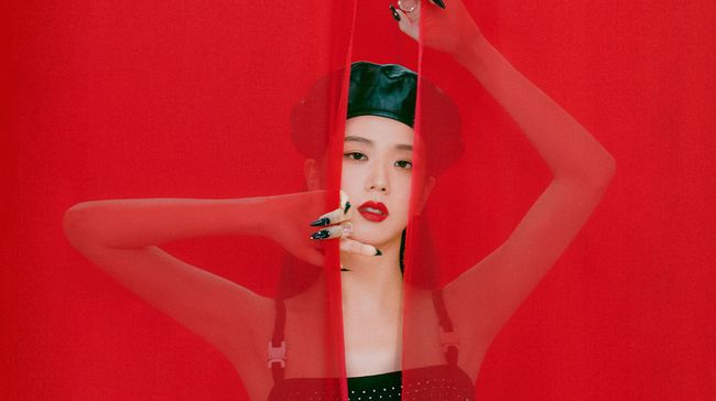 Jisoo BLACKPINK jadi solois perempuan Kpop pertama yang million seller. Rekor itu tercapai kurang dari sepekan album ME rilis.
