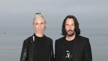 DUKUNGAN ALEXANDRA GRANT UNTUK KEANU REEVES