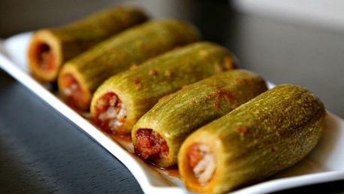 Mahshi merupakan hidangan yang terbuat dari zucchini yang diisi dengan nasi campur