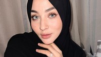 5 Potret Margin Wieheerm dengan Penampilan Terbaru, Putuskan Berhijab sejak Pulang Umrah