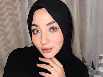 5 Potret Margin Wieheerm dengan Penampilan Terbaru, Putuskan Berhijab sejak Pulang Umrah