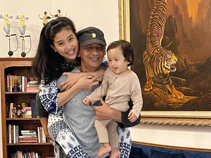 5 Potret Romantis Olivia Zalianty Digendong Suami, Biasanya Jarang Pamer Kemesraan