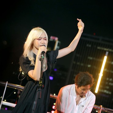 Lirik Lagu Am I Bothering You? - Reality Club