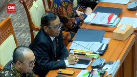 VIDEO: Johan Budi Ke Mahfud: Pak Jokowi Gak Suka Menteri Debat Di Luar