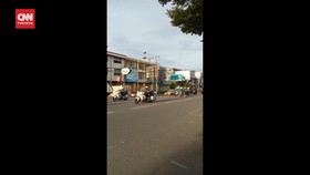 VIDEO: Pemotor Potong Konvoi Mobil Jokowi di Makassar