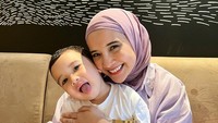 7 Potret Ukkasya Anak Zaskia Sungkar yang Ultah Ke-2 Hari Ini, Masih Drama Menyapih