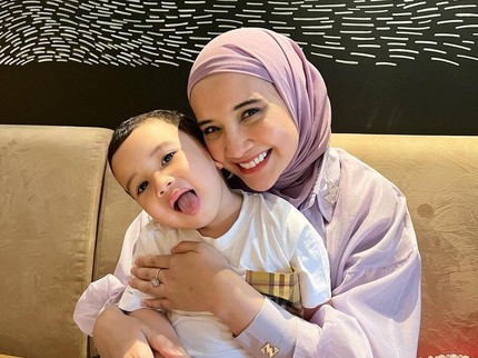 Cerita Zaskia Sungkar Ibadah Haji, Galau Meninggalkan Ukkasya dan Kehabisan Perbekalan