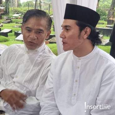 Perankan Sosok Buya Hamka, Vino G Bastian Ziarah ke Makam Sang Sastrawan