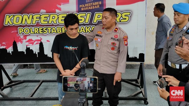 Juna Wanisu Darul, pemuda yang memotong konvoi rombongan Jokowi, meminta maaf. Ia mengaku tak mengetahui rombongan Jokowi akan lewat.