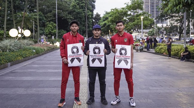 Dicabutnya status tuan rumah Indonesia di Piala Dunia U-20 2023 menghidupkan aksi 1 juta pita hitam di berbagai lapisan masyarakat.