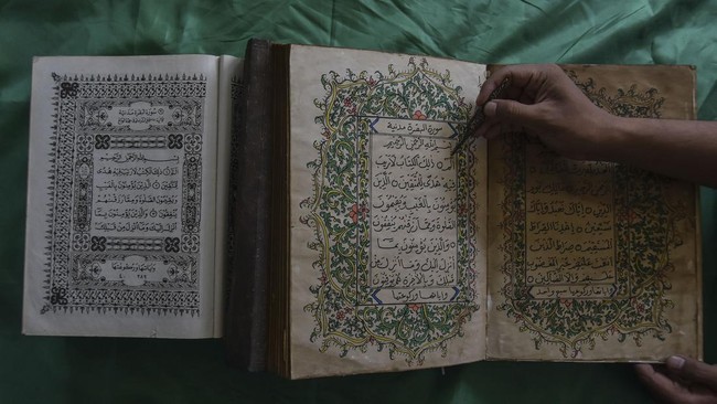 Rian Wartimena, seorang warga Lubuklinggau, Sumatera Selatan (Sumsel) ditangkap polisi karena menyobek dan membuang Al-Qur'an ke wastafel.