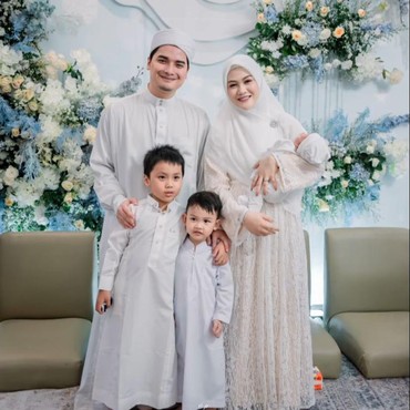 Gelar Akikah Anak Henny Rahman, Tatapan Alvin Faiz ke Yusuf Disorot