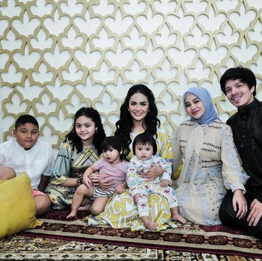 Pulang Umrah, Atta dan Aurel Maaf-maafan dengan Krisdayanti