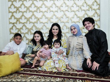Pulang Umrah, Atta dan Aurel Maaf-maafan dengan Krisdayanti