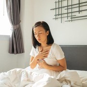 Jangan Keburu Panik, Lakukan 5 Cara Jitu Ini untuk Atasi Cegukan Saat Puasa Tanpa Harus Minum!