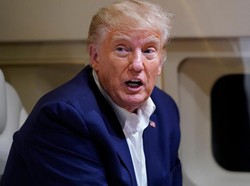 Menanti Trump Menyerahkan Diri