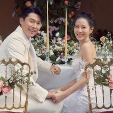 img-title Rayakan Anniversary Pernikahan Pertama, Son Ye Jin Unggah Foto dengan Hyun Bin