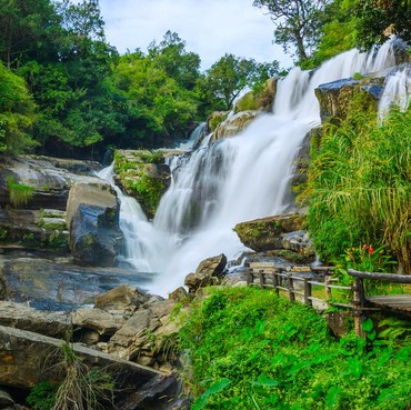 Viral Rumah dengan Pemandangan Air Terjun