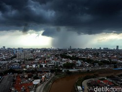 BMKG Peringatkan Cuaca Ekstrem Saat Libur Nataru 2024