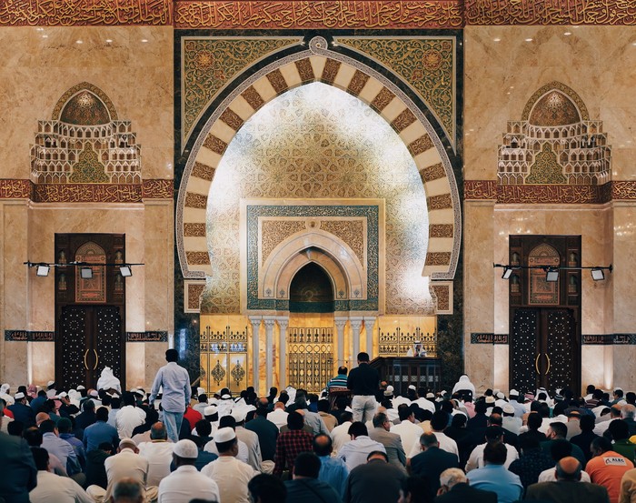 Ilustrasi tradisi selama bulan Ramadan. /Foto: Unsplash.com/RummanAmin.