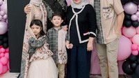 <p>Kakek Nenek Uti juga hadir pada ulang tahunnya lho, Bunda. Nycta Gina menulis pada captionnya bahwa putrinya tersebut sangat bahagia dan telah menyebutkan tema yang ingin diusung di ulang tahunnya tahun depan nanti. (Sumber: Instagram @missnyctagina)</p>