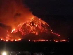 Penampakan Gunung Diselimuti Api di Thailand