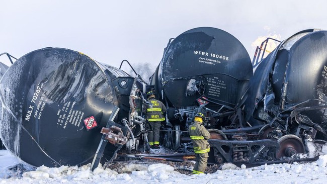 FOTO: Momen Horor Kereta Pembawa Etanol Terbakar di AS