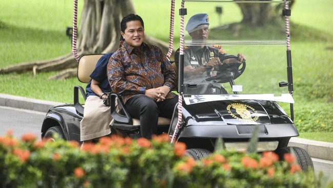 Pertemuan Menteri BUMN Erick dan Presiden Jokowi terjadi sekitar satu jam. Namun, Erick tak berbicara banyak soal pembahasan keduanya.