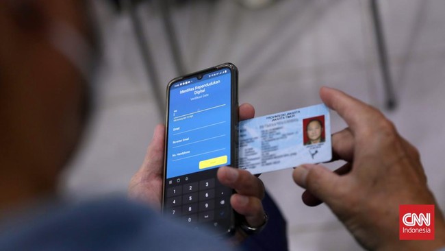 Disdukcapil DKI Jakarta mengatakan pesan berantai tentang penonaktifan KTP elektronik warga DKI yang sudah tidak tinggal di Jakarta merupakan hoaks.