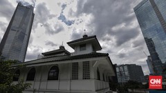FOTO: Masjid Tua Al Mubarok Bertahan di Tengah Perkembangan Zaman