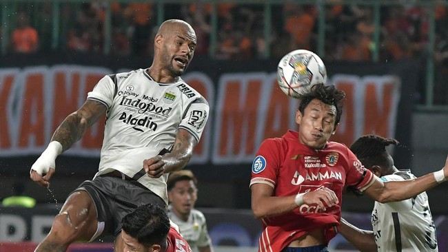 Persija Jakarta berhasil mengalahkan Persib Bandung dalam laga Liga 1 di Stadion Patriot Candrabhaga, Jumat (31/3).