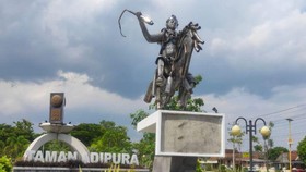 Polisi Buat Patung Kuda Lumping dari Knalpot Bising Sitaan di Yogya