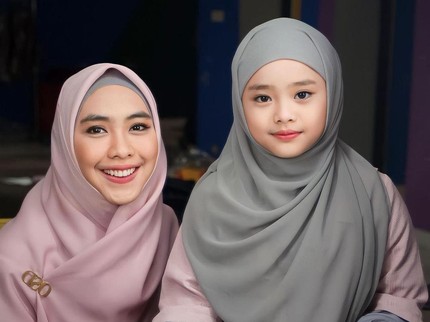 7 Potret Cantik Maryam, Putri Sulung Oki Setiana Dewi yang Fasih Bahasa Arab