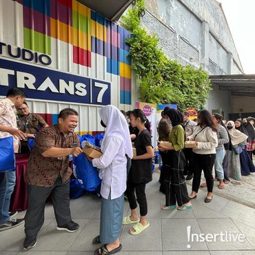 Ramadan Berbagi TRANS7 Salurkan Ratusan Sembako-Ngabuburit Bareng Anak Yatim
