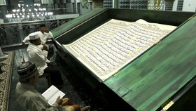 img-title FOTO: Deretan Al-Qur'an Unik di Indonesia