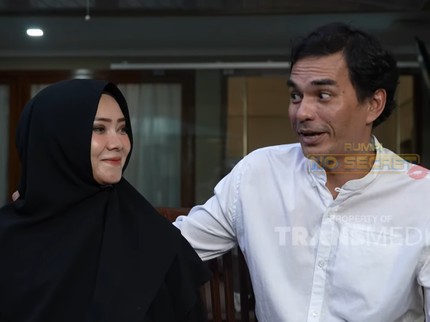 Terpopuler: Istri Lebih Muda 7 Th, Teddy Syah Ungkap Rahasia Setahun Pernikahan